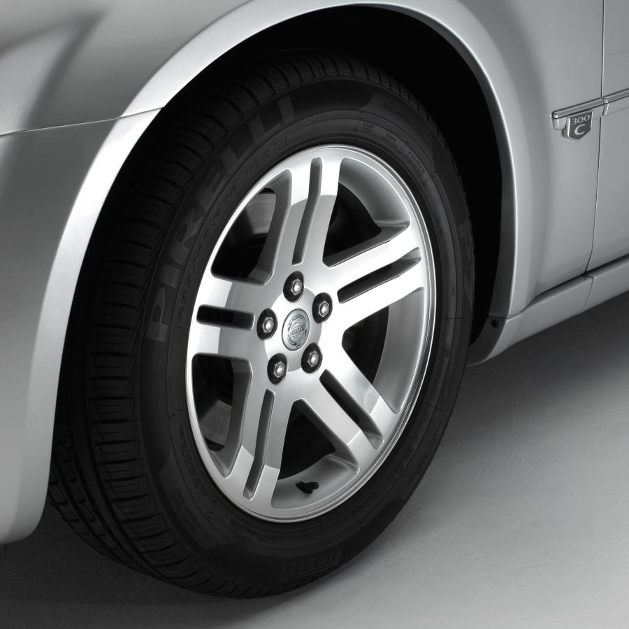  Chrysler 300C Touring 2005 года  (фото 37 из 44)